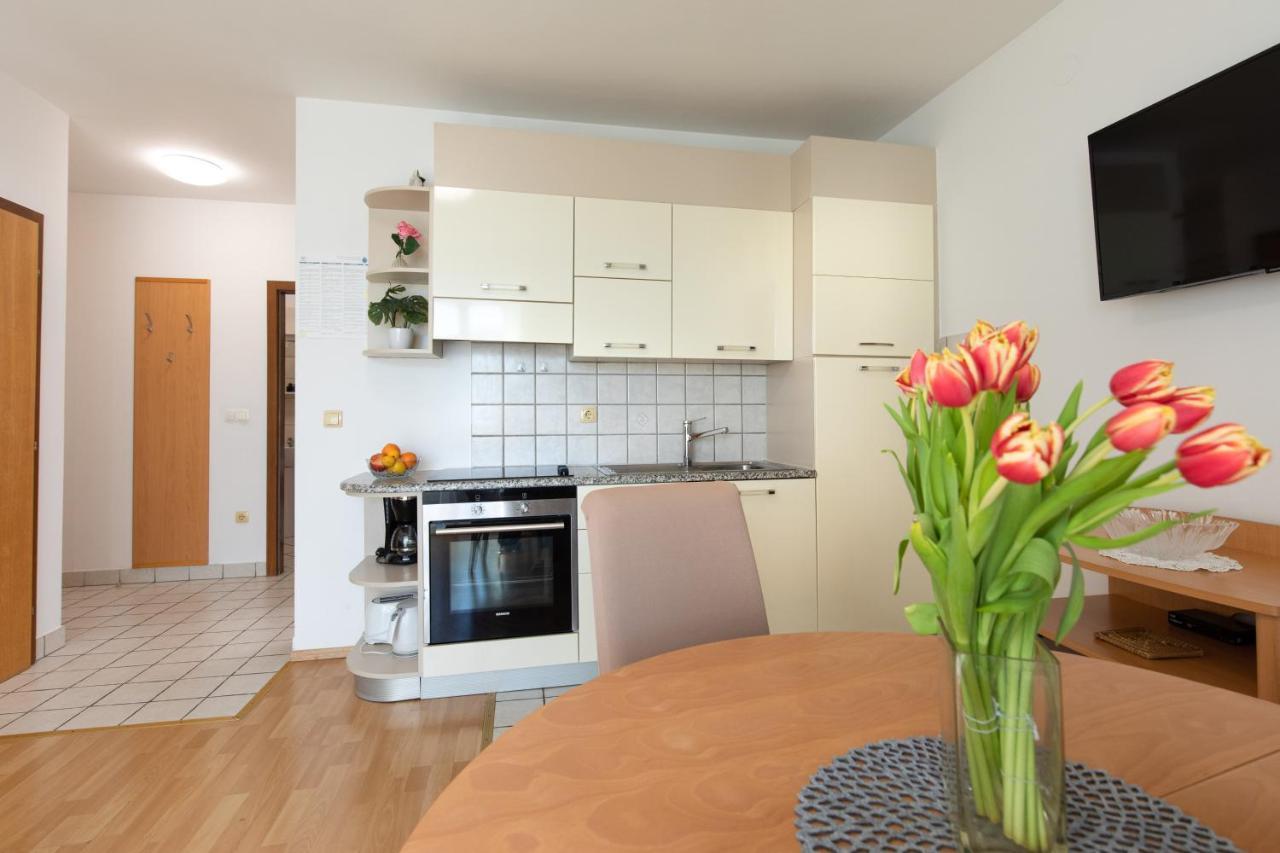 Apartment Filip Krk Town Exterior foto